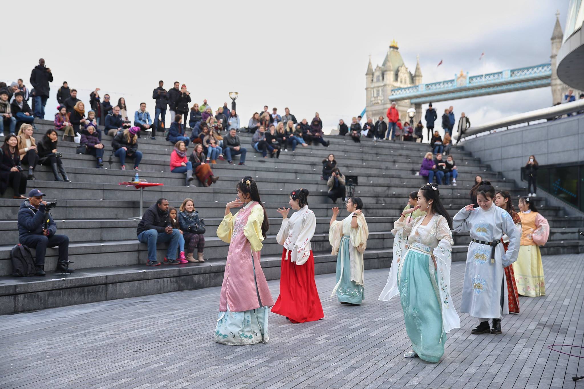 Performance from Sishu Chinese London Bridge City